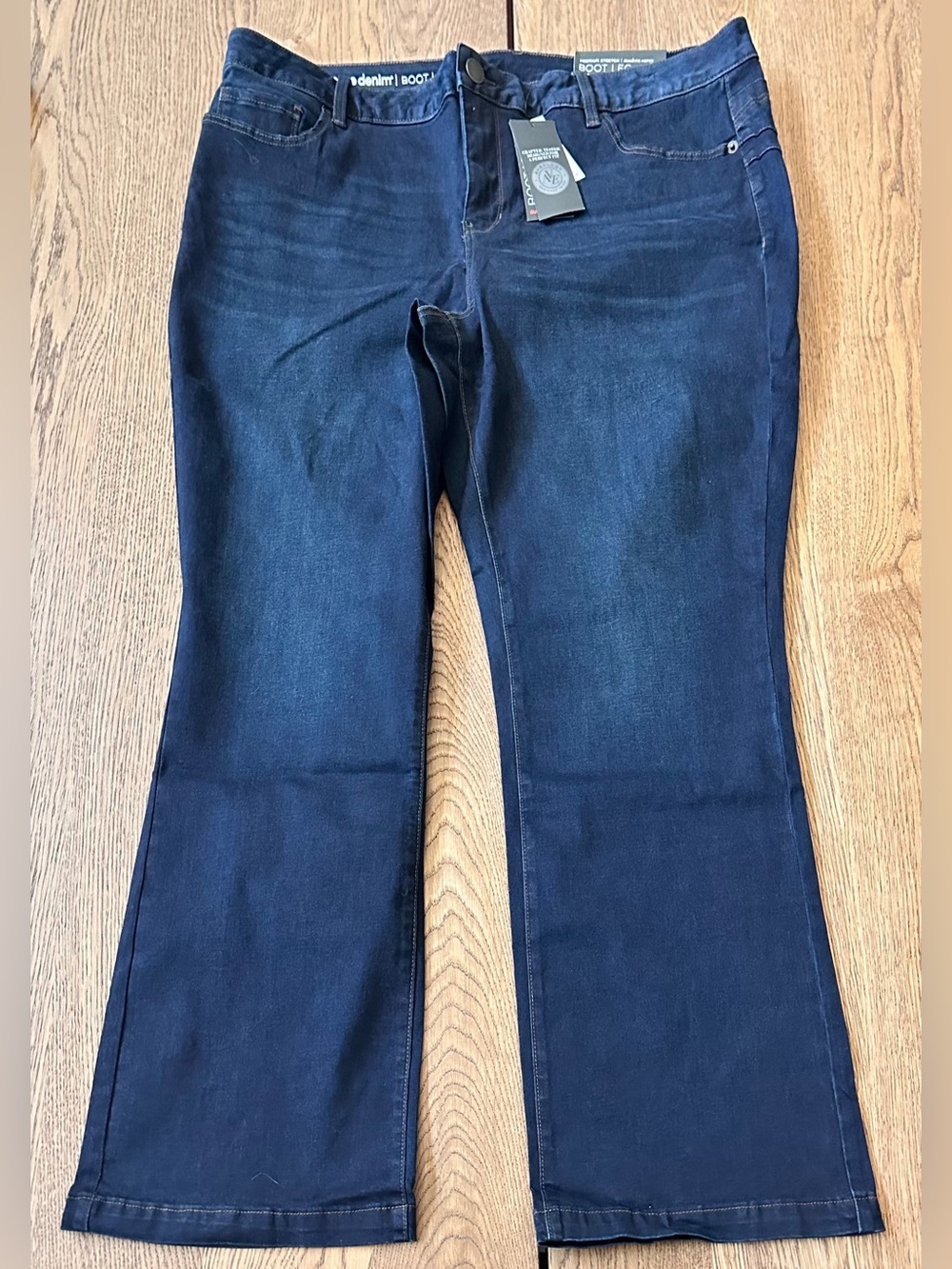 avenue denim Women's Boot-Leg Jeans in Black - Size 20